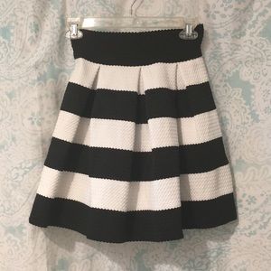 black and white xhilaration skirt